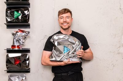 MrBeast nhận nút 'Báo đen' độc nhất từ YouTube sau cột mốc lịch sử