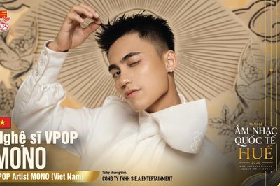 Lốc xoáy làm sập sân khấu, chương trình biểu diễn của ca sĩ MONO phải hủy