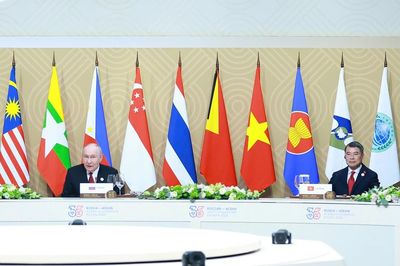 Thủ tướng Lê Minh Hưng dự phiên ăn trưa làm việc tại Hội nghị Cấp cao ASEAN - Nga