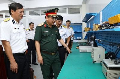 Kiểm tra thực hiện nhiệm vụ sản xuất vật tư kỹ thuật tại Quân chủng Hải quân
