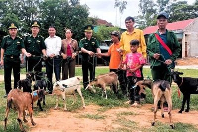 Nghệ An trao 'cần câu' cho hộ dân có hoàn cảnh khó khăn ở vùng biên