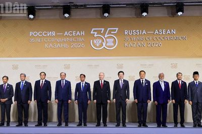 [Ảnh] Thủ tướng Lê Minh Hưng chụp ảnh chung cùng các Trưởng đoàn dự Hội nghị cấp cao ASEAN-Nga