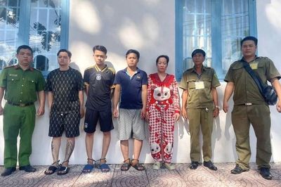 Tạm giữ 4 đối tượng chặn đường, dùng dao uy hiếp người phụ nữ ở TPHCM