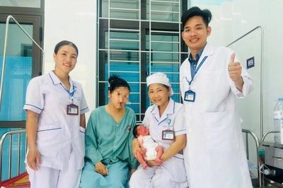 Cứu sản phụ bị băng huyết sau khi sinh con trên xe khách