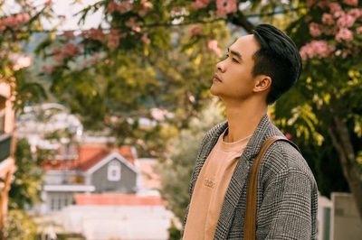 9X từ lễ tân khách sạn đến người dạy tạo dáng online