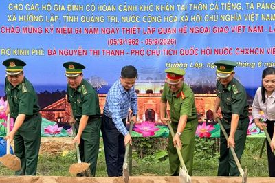 Khởi công xây dựng nhà 'Nghĩa tình biên giới Việt Nam - Lào' cho các hộ khó khăn