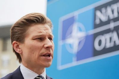 Một quốc gia NATO tiếp giáp Nga có quyết định lịch sử, dỡ bỏ lệnh cấm vũ khí hạt nhân