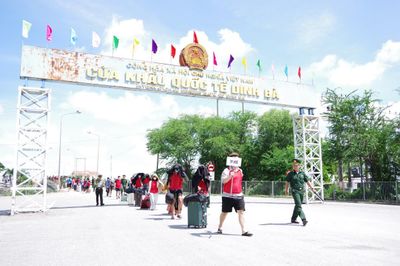 Đồng Tháp: Tiếp nhận 86 công dân Việt Nam do phía Campuchia trao trả
