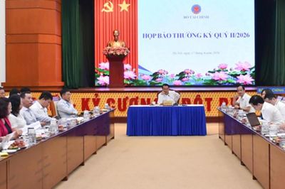 Kiên định mục tiêu tăng trưởng 2 con số