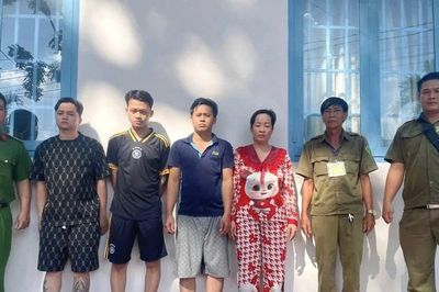 Tạm giữ 4 người chặn đường, khống chế 'con nợ' rồi cướp xe máy