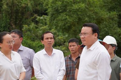 Phó Chủ tịch UBND tỉnh Phùng Thành Vinh kiểm tra tiến độ giải ngân vốn đầu tư công tại các xã miền núi