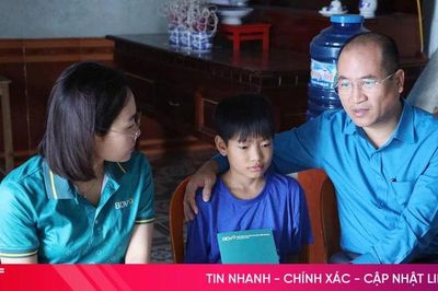 Gần 200 triệu đồng hỗ trợ các gia đình hoàn cảnh khó khăn