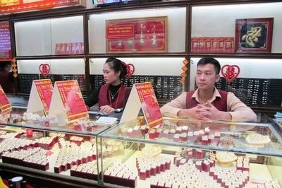 Giá vàng giao dịch quanh mức 151,3 triệu đồng, tỷ giá trung tâm giảm nhẹ