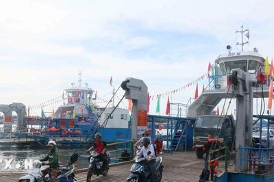 Đà Nẵng đưa cặp phà vỏ thép 30 tấn vào hoạt động