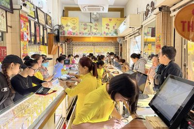 Giá vàng ngày 18/6 đồng loạt giảm, SJC mất mốc tăng của phiên trước