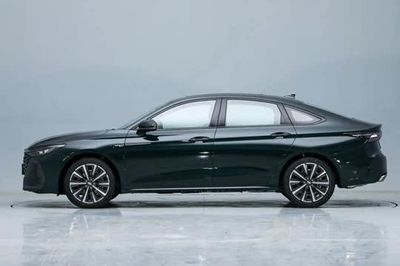 Xe sedan hạng C công suất 254 mã lực, giá từ 435 triệu đồng