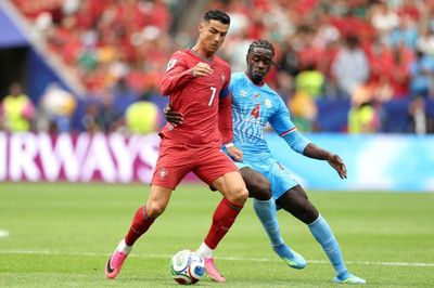 Hiện thực tàn khốc với Ronaldo