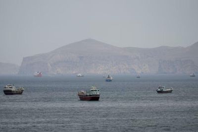Bước ngoặt tại eo biển Hormuz khiến giá dầu giảm mạnh