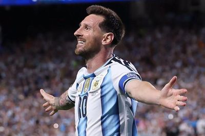 Rivaldo ngả mũ trước Messi: Thiên tài vẫn đang viết tiếp lịch sử