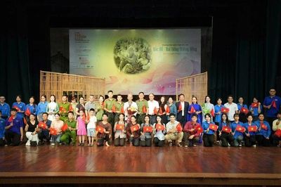Chương trình nghệ thuật đặc biệt 'Bác Hồ - Hai tiếng thiêng liêng' đến với khán giả Thanh Hóa