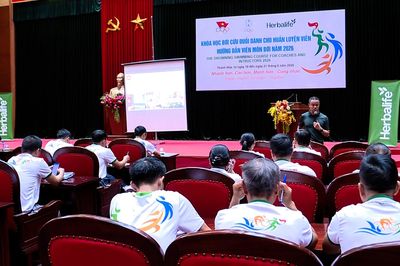 Khai mạc khóa học bơi cứu đuối dành cho HLV và HDV môn bơi