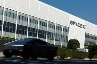 Elon Musk có thể hợp nhất SpaceX - Tesla, tạo siêu tập đoàn trị giá 4.000 tỷ USD