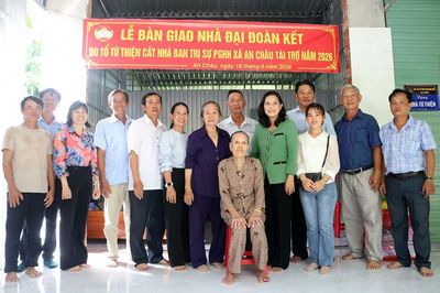 Xã An Châu bàn giao 5 căn nhà Đại đoàn kết
