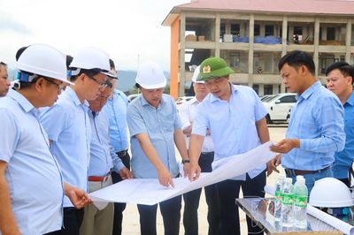 Bí thư Tỉnh ủy Trần Tiến Dũng kiểm tra tiến độ Dự án Trường liên cấp Tiểu học và Trung học cơ sở xã Thanh Yên