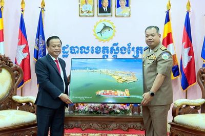 Đoàn công tác tỉnh Gia Lai thăm, chào xã giao lãnh đạo tỉnh Stung Treng