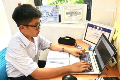 Cậu học trò say mê lập trình