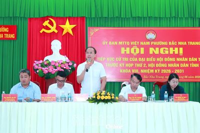Phó Bí thư Tỉnh ủy, Chủ tịch Ủy ban MTTQ Việt Nam tỉnh Nguyễn Khắc Hà tiếp xúc cử tri phường Bắc Nha Trang