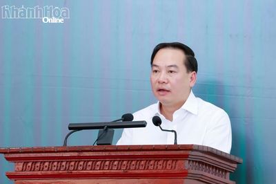 Phó Bí thư Thường trực Tỉnh ủy Hồ Xuân Trường tiếp xúc cử tri đặc khu Trường Sa