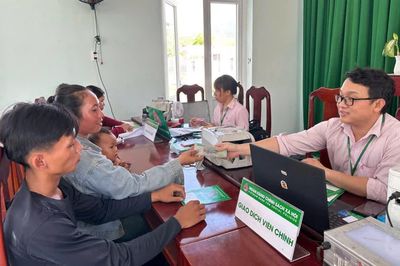 Giải ngân cho khách hàng đầu tiên theo quyết định về tín dụng đối với người sau cai nghiện ma túy