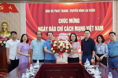 Các cơ quan, đơn vị chúc mừng Báo và Phát thanh, Truyền hình Lai Châu nhân Ngày Báo chí Cách mạng Việt Nam