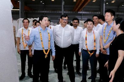 Thường trực Tỉnh ủy khảo sát quy hoạch thuộc Khu du lịch quốc gia hồ Thác Bà và kiểm tra tình hình hoạt động của Nhà máy chế biến đá cẩm thạch R.K quốc tế