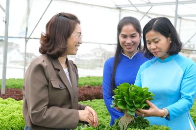 Khơi dậy bản lĩnh, trí tuệ của phụ nữ