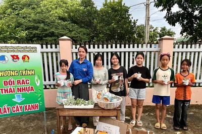 Nữ đảng viên trẻ 'thắp lửa' phong trào ở bon làng