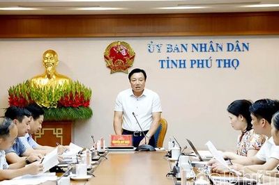 Xây dựng chính sách đặc thù, củng cố vững chắc mạng lưới y tế cơ sở