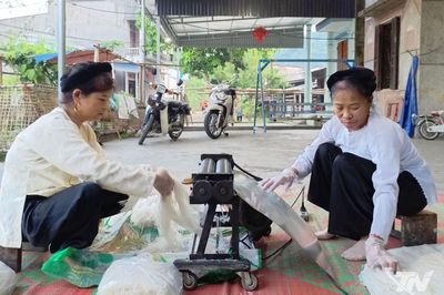 Giữ lửa nghề làm bánh phở truyền thống ở Phủ Thông