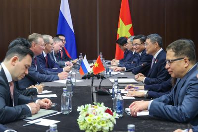 Bộ trưởng Bộ Công Thương Lê Mạnh Hùng tháp tùng Thủ tướng Chính phủ Lê Minh Hưng tham dự Hội nghị Cấp cao kỷ niệm 35 năm quan hệ ASEAN - Nga và thúc đẩy hợp tác năng lượng chiến lược Việt Nam - Liên bang Nga