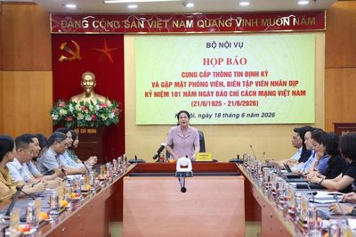 Bộ Nội vụ sẽ tiếp tục hoàn thiện chính sách tiền lương, rà soát biên chế cấp cơ sở