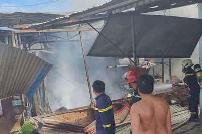 Hai người thiệt mạng trong vụ cháy, nổ tại vựa 've chai'