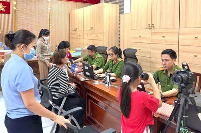 Đẩy mạnh chuyển đổi số, nâng cao hiệu quả phục vụ nhân dân