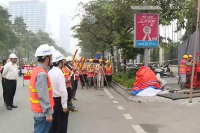 Điều chỉnh rào chắn đường Văn Cao phục vụ thi công metro số 5