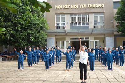 Đừng để người già cô đơn trong chính ngôi nhà của mình