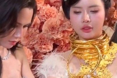 Lễ ăn hỏi 'gây sốt' của cô dâu Đồng Tháp với màn trao vàng kéo dài 40 phút vì... nhiều