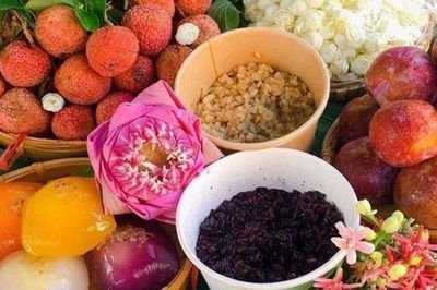Vì sao sáng ngày Tết Đoan ngọ phải ăn mận, vải?