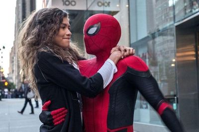 'Người nhện' Tom Holland và Zendaya chính thức về chung một nhà
