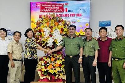 Lãnh đạo các cơ quan, đơn vị đến thăm, chúc mừng Ban Chuyên đề Công an TPHCM