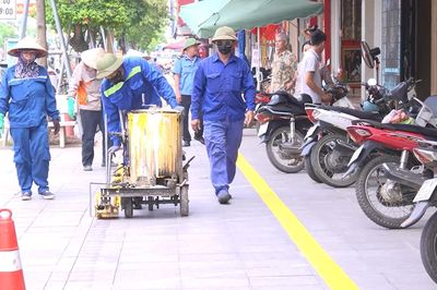 Vỉa hè Thái Nguyên 'lột xác' sau kẻ vạch: Người đi bộ hết nơm nớp lo sợ